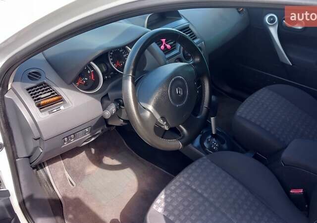 Белый Рено Меган, объемом двигателя 1.6 л и пробегом 220 тыс. км за 5700 $, фото 5 на Automoto.ua