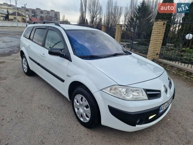 Белый Рено Меган, объемом двигателя 1.5 л и пробегом 287 тыс. км за 6000 $, фото 9 на Automoto.ua