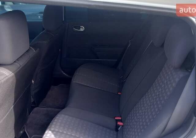 Белый Рено Меган, объемом двигателя 1.6 л и пробегом 220 тыс. км за 5700 $, фото 6 на Automoto.ua