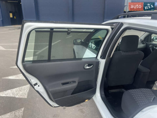 Белый Рено Меган, объемом двигателя 1.6 л и пробегом 223 тыс. км за 5450 $, фото 13 на Automoto.ua