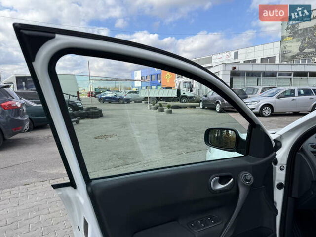Белый Рено Меган, объемом двигателя 1.6 л и пробегом 198 тыс. км за 5800 $, фото 19 на Automoto.ua