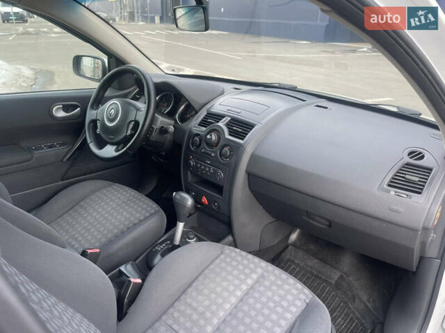 Белый Рено Меган, объемом двигателя 1.6 л и пробегом 223 тыс. км за 5450 $, фото 18 на Automoto.ua