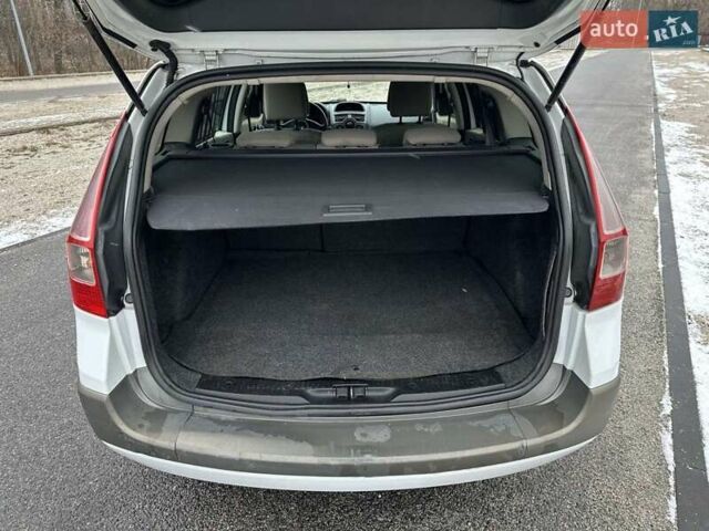 Білий Рено Меган, об'ємом двигуна 1.6 л та пробігом 200 тис. км за 4500 $, фото 6 на Automoto.ua