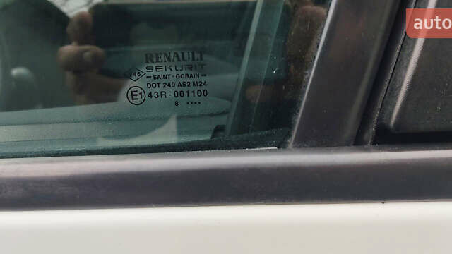 Белый Рено Меган, объемом двигателя 1.9 л и пробегом 327 тыс. км за 6500 $, фото 13 на Automoto.ua