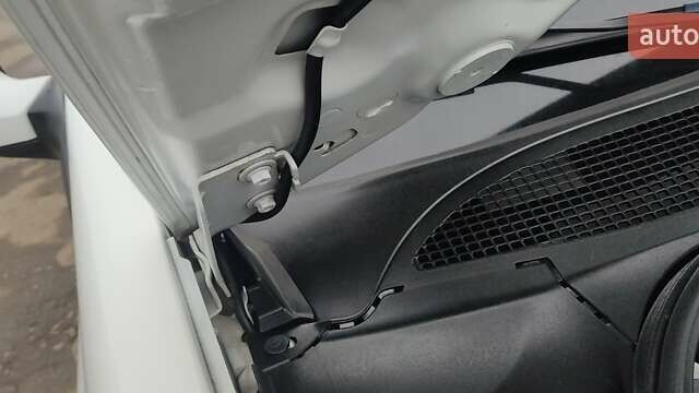 Белый Рено Меган, объемом двигателя 1.9 л и пробегом 327 тыс. км за 6500 $, фото 45 на Automoto.ua