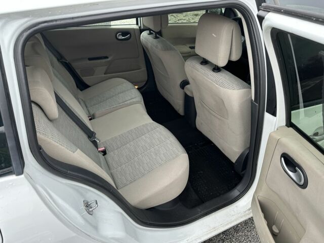 Белый Рено Меган, объемом двигателя 1.6 л и пробегом 216 тыс. км за 4700 $, фото 7 на Automoto.ua