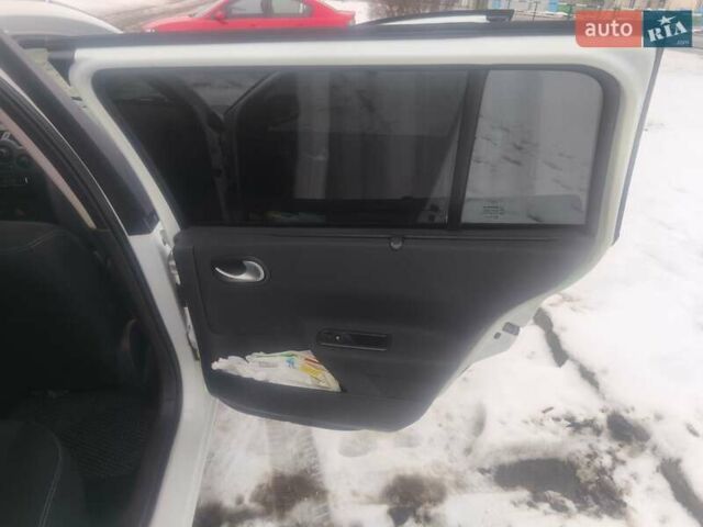 Белый Рено Меган, объемом двигателя 1.46 л и пробегом 240 тыс. км за 6200 $, фото 12 на Automoto.ua