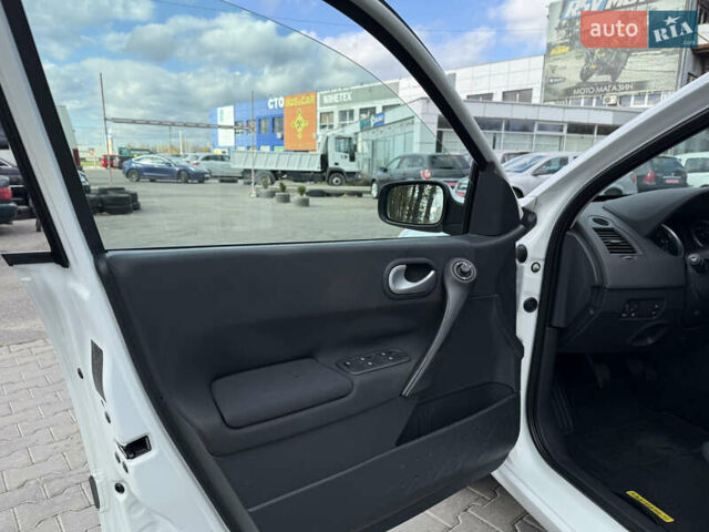 Белый Рено Меган, объемом двигателя 1.6 л и пробегом 198 тыс. км за 5800 $, фото 20 на Automoto.ua