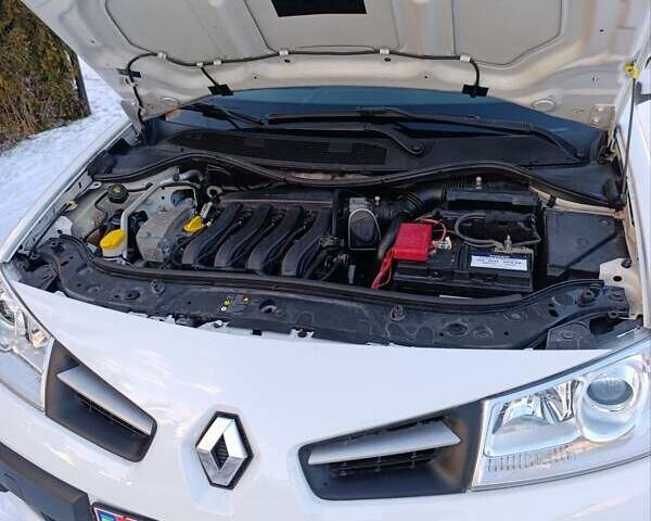 Белый Рено Меган, объемом двигателя 1.6 л и пробегом 235 тыс. км за 6200 $, фото 30 на Automoto.ua