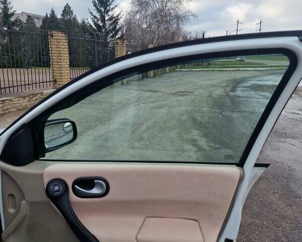 Белый Рено Меган, объемом двигателя 1.5 л и пробегом 287 тыс. км за 6000 $, фото 27 на Automoto.ua