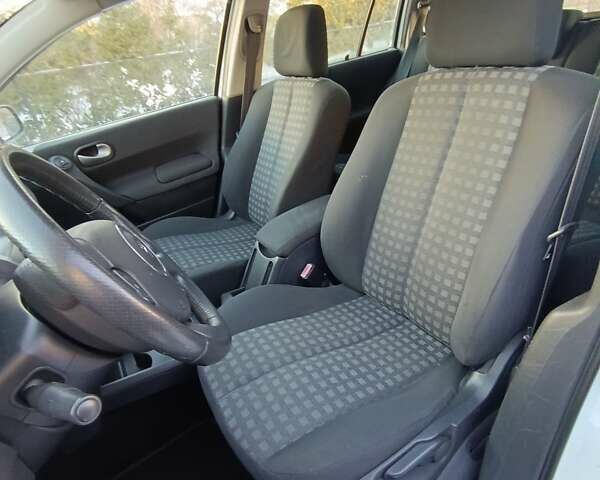 Білий Рено Меган, об'ємом двигуна 1.6 л та пробігом 235 тис. км за 6200 $, фото 47 на Automoto.ua