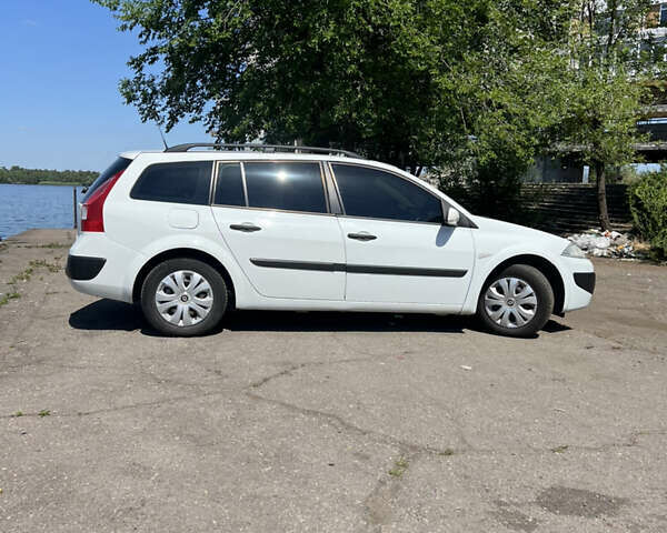Белый Рено Меган, объемом двигателя 1.6 л и пробегом 240 тыс. км за 6000 $, фото 1 на Automoto.ua
