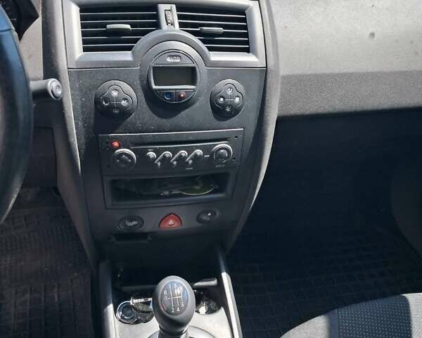 Белый Рено Меган, объемом двигателя 1.46 л и пробегом 268 тыс. км за 4000 $, фото 7 на Automoto.ua