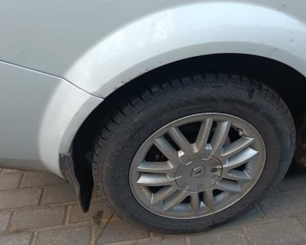 Белый Рено Меган, объемом двигателя 1.6 л и пробегом 281 тыс. км за 4800 $, фото 5 на Automoto.ua