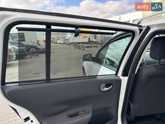 Белый Рено Меган, объемом двигателя 1.6 л и пробегом 198 тыс. км за 5800 $, фото 35 на Automoto.ua