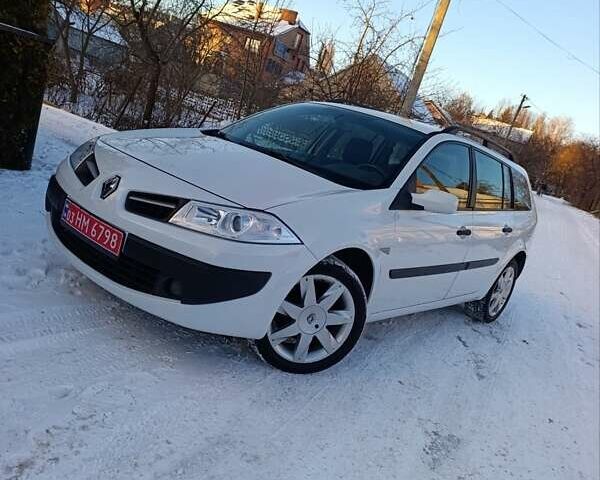 Белый Рено Меган, объемом двигателя 1.6 л и пробегом 235 тыс. км за 6200 $, фото 1 на Automoto.ua