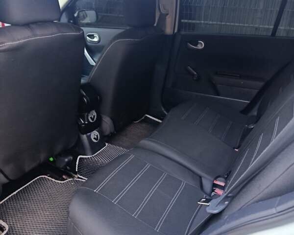 Белый Рено Меган, объемом двигателя 1.6 л и пробегом 281 тыс. км за 4800 $, фото 2 на Automoto.ua