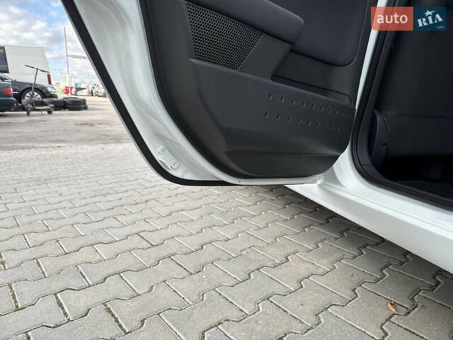 Белый Рено Меган, объемом двигателя 1.6 л и пробегом 198 тыс. км за 5800 $, фото 37 на Automoto.ua