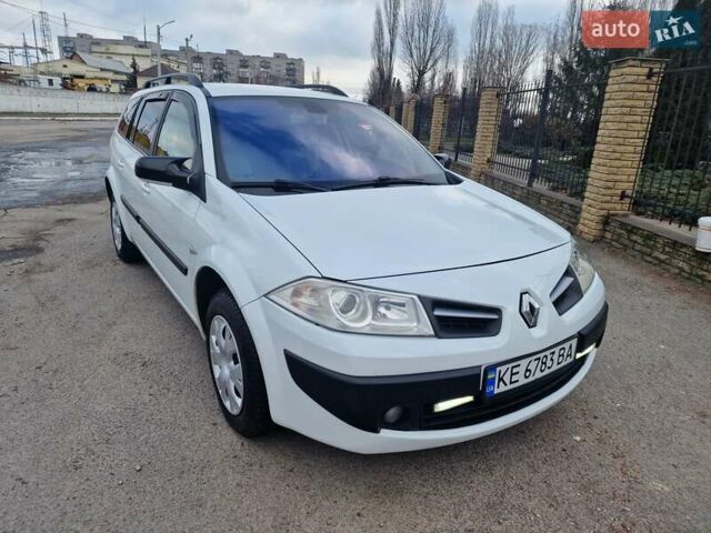 Белый Рено Меган, объемом двигателя 1.5 л и пробегом 287 тыс. км за 6000 $, фото 10 на Automoto.ua