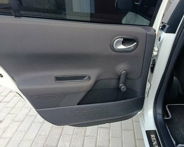 Белый Рено Меган, объемом двигателя 1.6 л и пробегом 281 тыс. км за 4800 $, фото 4 на Automoto.ua