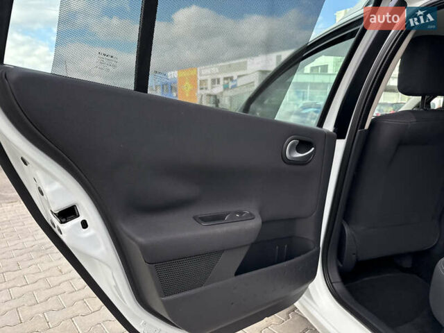 Белый Рено Меган, объемом двигателя 1.6 л и пробегом 198 тыс. км за 5800 $, фото 36 на Automoto.ua