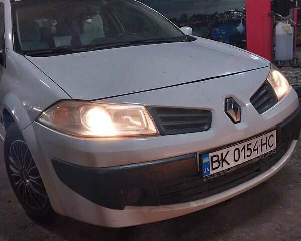 Білий Рено Меган, об'ємом двигуна 1.6 л та пробігом 215 тис. км за 4200 $, фото 5 на Automoto.ua