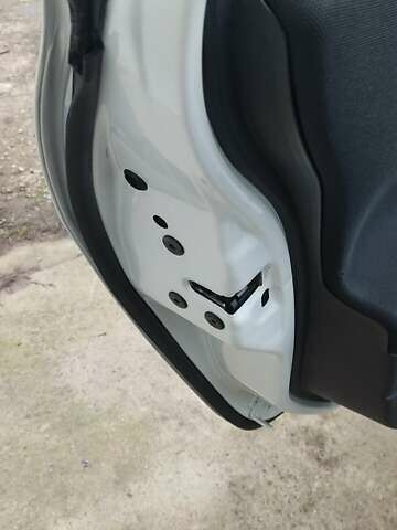 Белый Рено Меган, объемом двигателя 1.9 л и пробегом 327 тыс. км за 6500 $, фото 25 на Automoto.ua