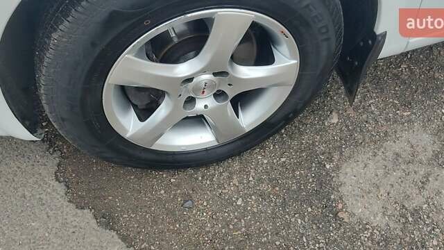 Белый Рено Меган, объемом двигателя 1.9 л и пробегом 327 тыс. км за 6500 $, фото 12 на Automoto.ua