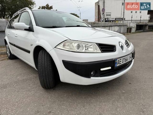 Рено Меган 2008 в Днепре (Днепропетровске) на Automoto.ua Белый Рено Меган, объемом двигателя 1.46 л и пробегом 213 тыс. км за 5500 $, фото 1 на Automoto.ua