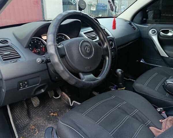 Белый Рено Меган, объемом двигателя 1.6 л и пробегом 281 тыс. км за 4800 $, фото 11 на Automoto.ua