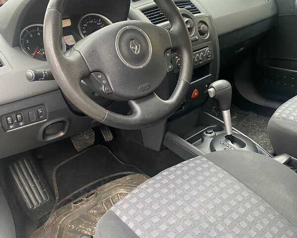 Белый Рено Меган, объемом двигателя 1.6 л и пробегом 214 тыс. км за 6200 $, фото 7 на Automoto.ua