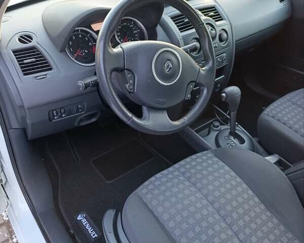 Білий Рено Меган, об'ємом двигуна 1.6 л та пробігом 235 тис. км за 6200 $, фото 56 на Automoto.ua