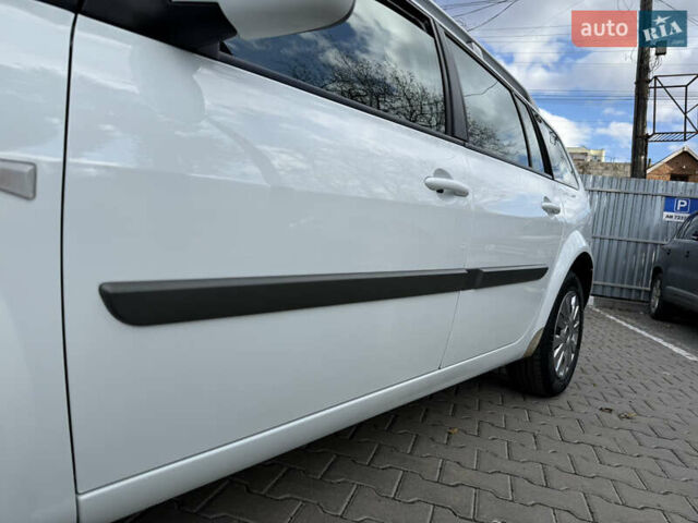 Белый Рено Меган, объемом двигателя 1.6 л и пробегом 198 тыс. км за 5800 $, фото 11 на Automoto.ua