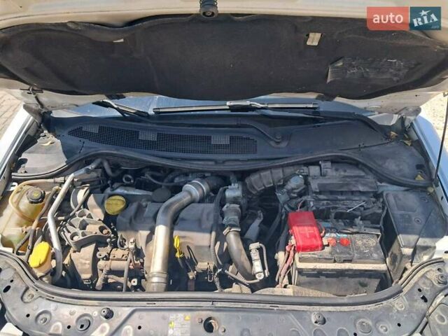 Белый Рено Меган, объемом двигателя 1.46 л и пробегом 268 тыс. км за 4000 $, фото 8 на Automoto.ua