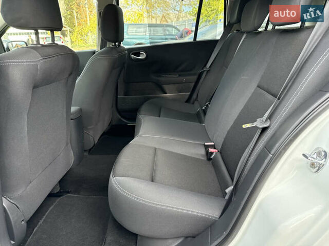 Белый Рено Меган, объемом двигателя 1.6 л и пробегом 198 тыс. км за 5800 $, фото 39 на Automoto.ua