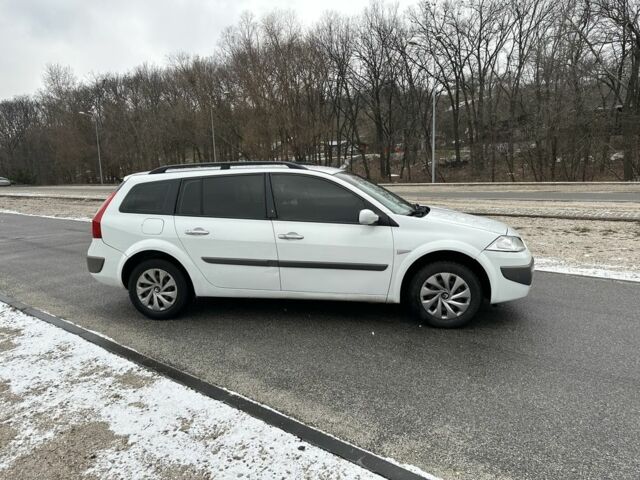 Белый Рено Меган, объемом двигателя 1.6 л и пробегом 216 тыс. км за 4700 $, фото 2 на Automoto.ua