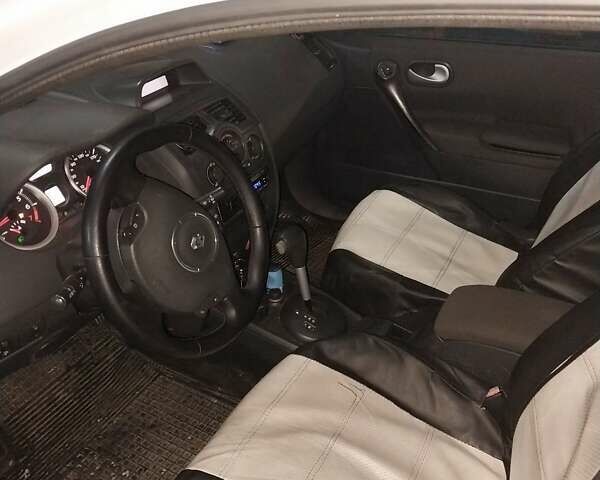 Білий Рено Меган, об'ємом двигуна 1.6 л та пробігом 215 тис. км за 4200 $, фото 1 на Automoto.ua