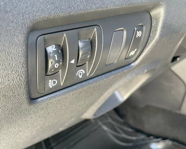 Білий Рено Меган, об'ємом двигуна 1.6 л та пробігом 216 тис. км за 5200 $, фото 27 на Automoto.ua