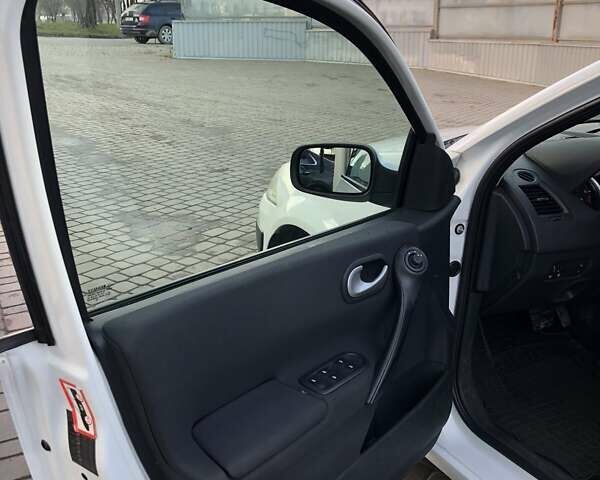 Білий Рено Меган, об'ємом двигуна 1.6 л та пробігом 262 тис. км за 5300 $, фото 4 на Automoto.ua