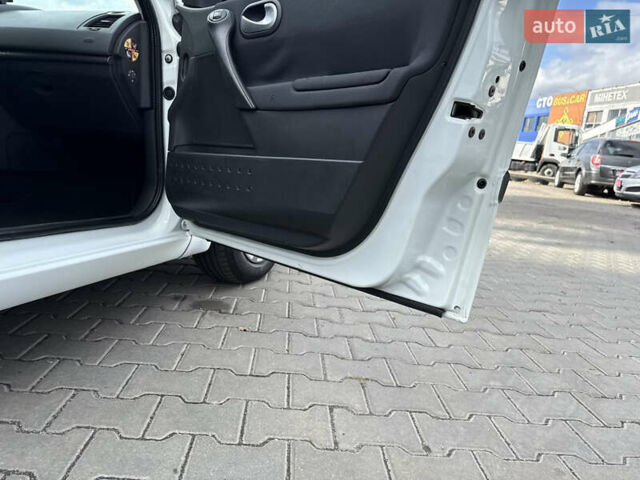 Белый Рено Меган, объемом двигателя 1.6 л и пробегом 198 тыс. км за 5800 $, фото 49 на Automoto.ua