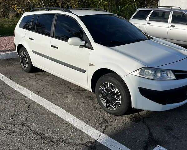 Белый Рено Меган, объемом двигателя 1.5 л и пробегом 230 тыс. км за 5300 $, фото 3 на Automoto.ua