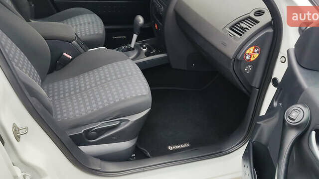 Белый Рено Меган, объемом двигателя 1.9 л и пробегом 327 тыс. км за 6500 $, фото 39 на Automoto.ua