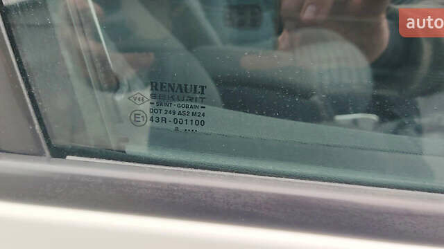 Белый Рено Меган, объемом двигателя 1.9 л и пробегом 327 тыс. км за 6500 $, фото 14 на Automoto.ua