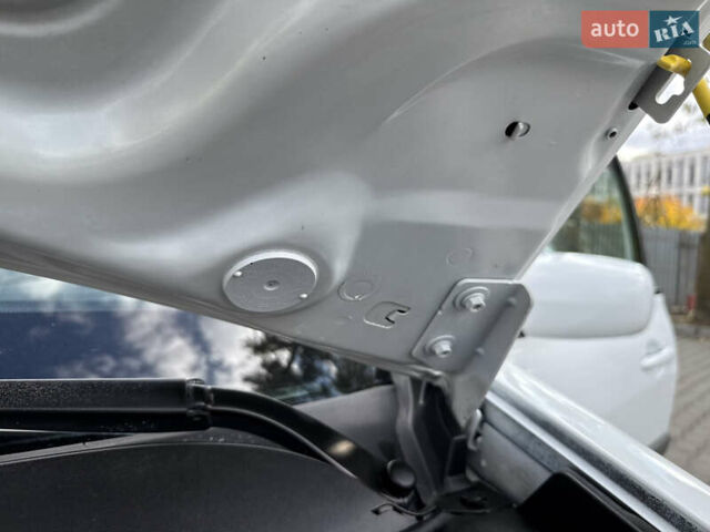 Белый Рено Меган, объемом двигателя 1.6 л и пробегом 198 тыс. км за 5800 $, фото 57 на Automoto.ua