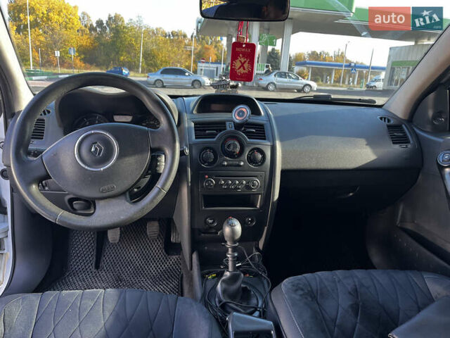 Белый Рено Меган, объемом двигателя 1.5 л и пробегом 230 тыс. км за 5300 $, фото 6 на Automoto.ua