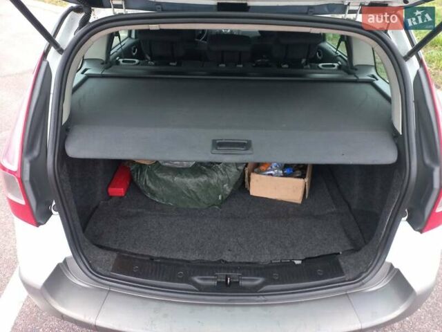 Белый Рено Меган, объемом двигателя 1.6 л и пробегом 247 тыс. км за 5100 $, фото 20 на Automoto.ua