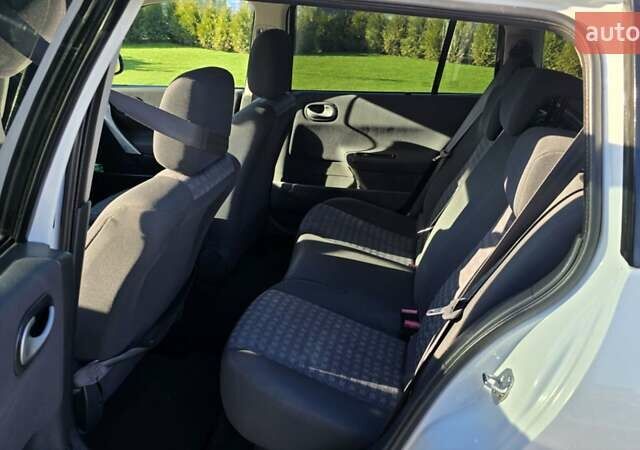 Білий Рено Меган, об'ємом двигуна 1.6 л та пробігом 250 тис. км за 5390 $, фото 13 на Automoto.ua