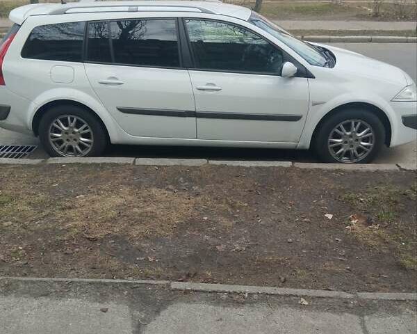 Белый Рено Меган, объемом двигателя 1.6 л и пробегом 285 тыс. км за 6300 $, фото 5 на Automoto.ua