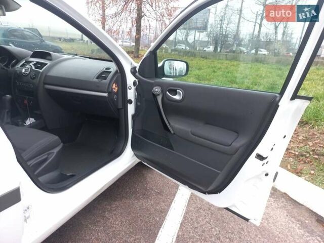 Белый Рено Меган, объемом двигателя 1.6 л и пробегом 247 тыс. км за 5100 $, фото 15 на Automoto.ua