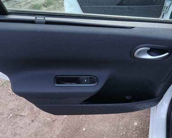 Білий Рено Меган, об'ємом двигуна 1.6 л та пробігом 201 тис. км за 5299 $, фото 45 на Automoto.ua